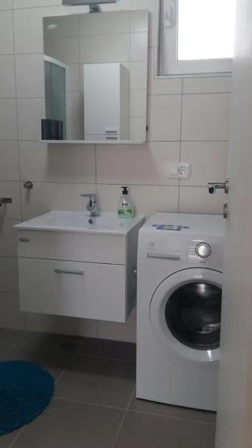 Family Holiday Home Turanj 0*,